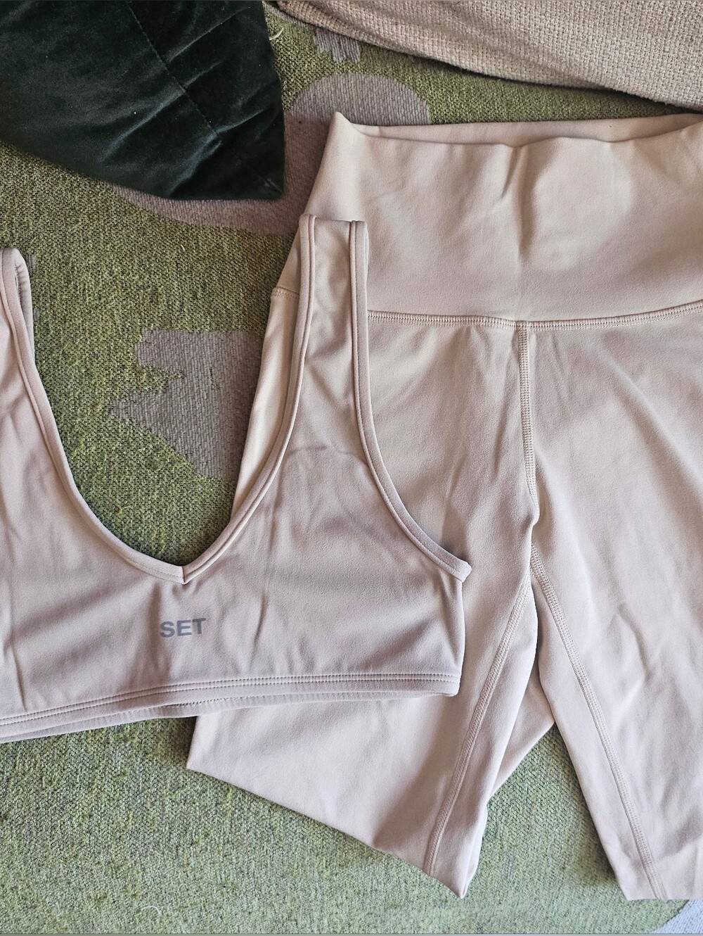 SET ACTIVE Cream Set, Size XS